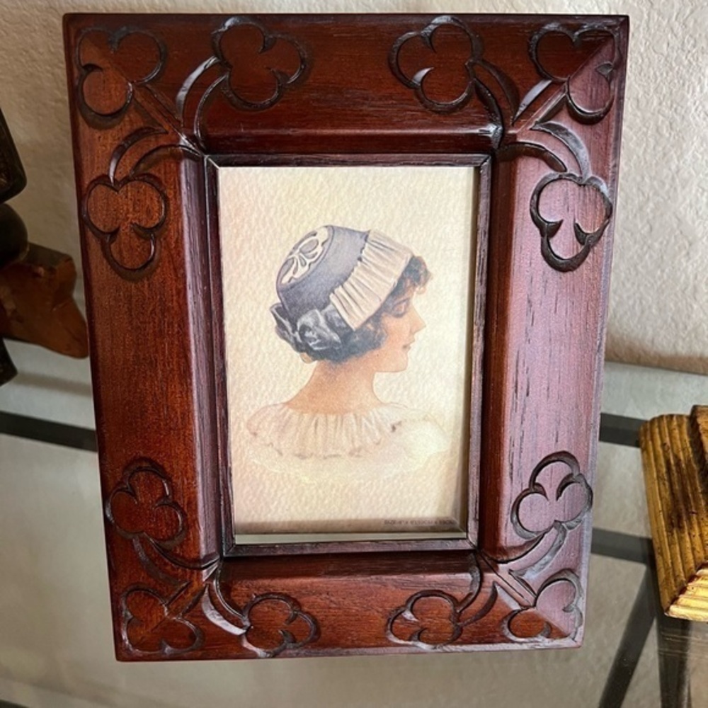 Wood Frame Etched Flowers Cherry Finish Holds 4 x 6 Photos Picture Frame New